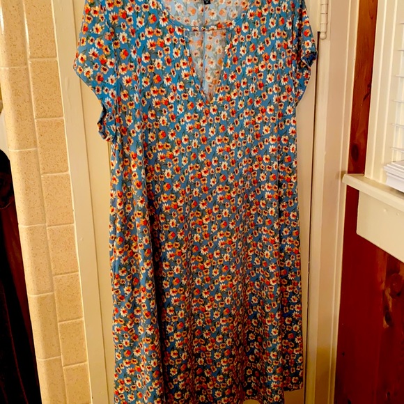 Dress - Picture 1 of 4